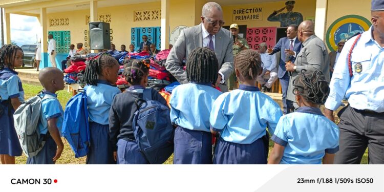 Plus de 200 kits scolaires pour le Prytanée Militaire Général 𝐏𝐚𝐮𝐥 𝐄𝐋𝐋𝐀 𝐀𝐁𝐄𝐒𝐒𝐎𝐋𝐎 𝐝’𝐎𝐲𝐞𝐦