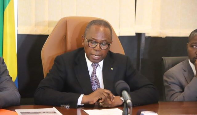 Transgabonaise: Le ministre des Travaux publics tape du poing sur la table