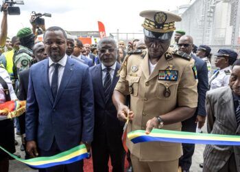Le Président de la Transition Brice Clotaire Oligui Nguema a visité l&rsquo;usine de Foberd Gabon à Owendo