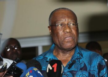 PUNCHLINE: Pourtant le silence confère de la noblesse