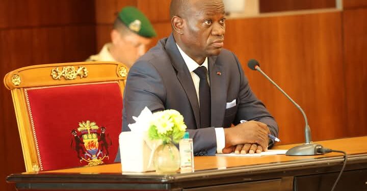 Après son investiture, Oligui Nguema tient son premier conseil des ministres de la Vème République