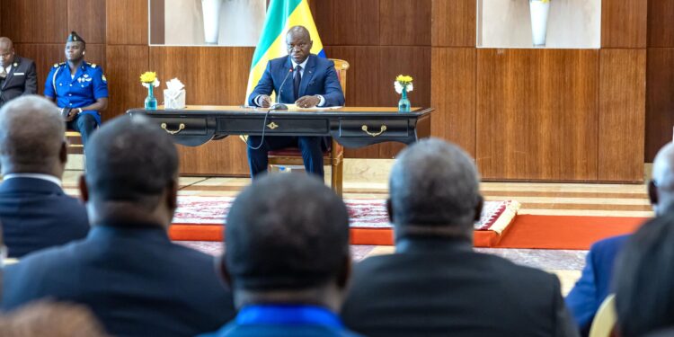 Le Chef de l’Etat Brice Clotaire Oligui Nguema lance les travaux de la première session de la commission nationale de la décentralisation