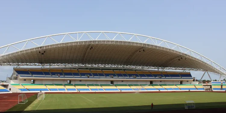 Infrastructure : Un plan de remise à niveau de l’aire de jeu du  Stade de l’Amitié au cœur des échanges