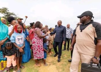 Minvoul : Oligui Nguema à l’écoute des populations, entre proximité, diplomatie de voisinage et action de terrain